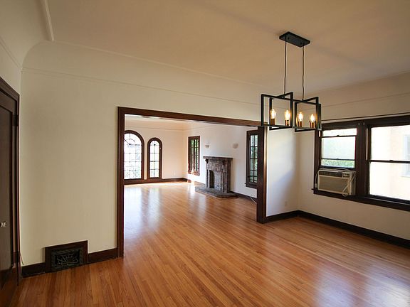 4th image of 166-172 N Sycamore Ave #170