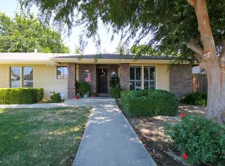 1030 N Vermont Ave, Dinuba, CA 93618
