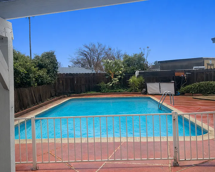 1006 Franzel Rd — Photo 1