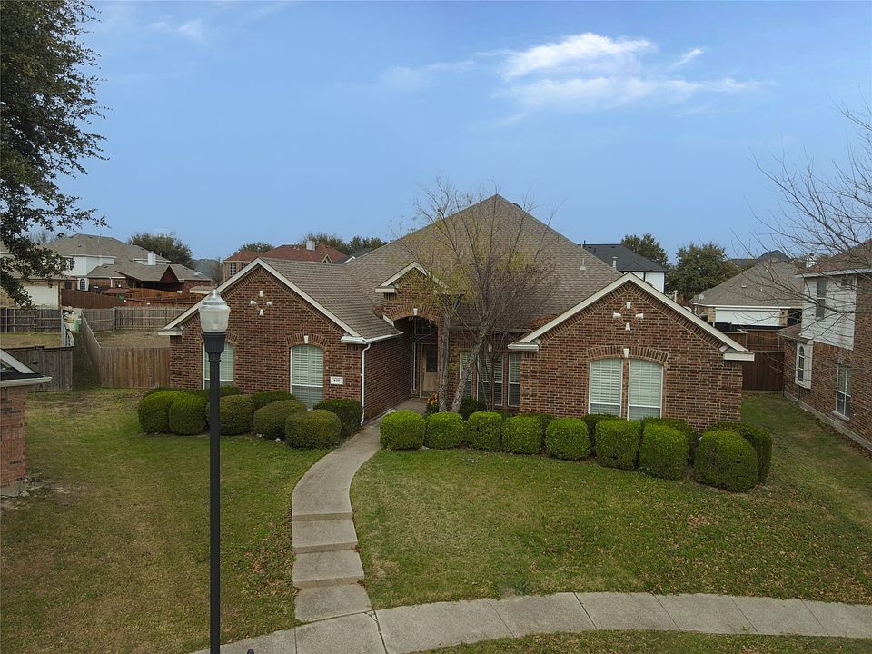 1st image of 819 Paisley Ln