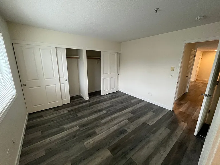 Rhine St. Apartments — Photo 11