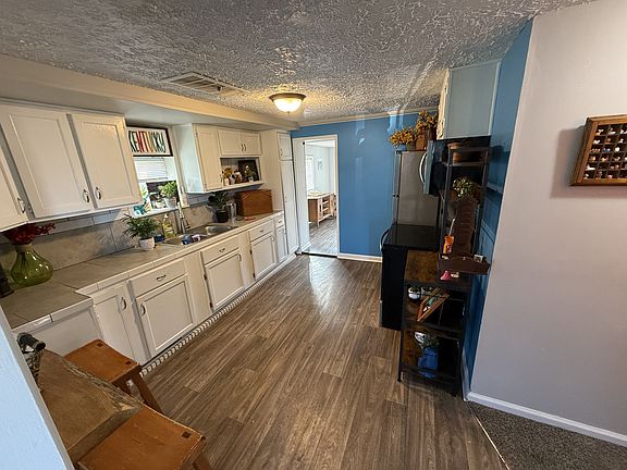 5th image of 574 W High St