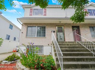 30 Imperial Ct, Staten Island, NY 10304