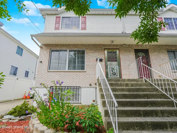 30 Imperial Ct, Staten Island, NY 10304