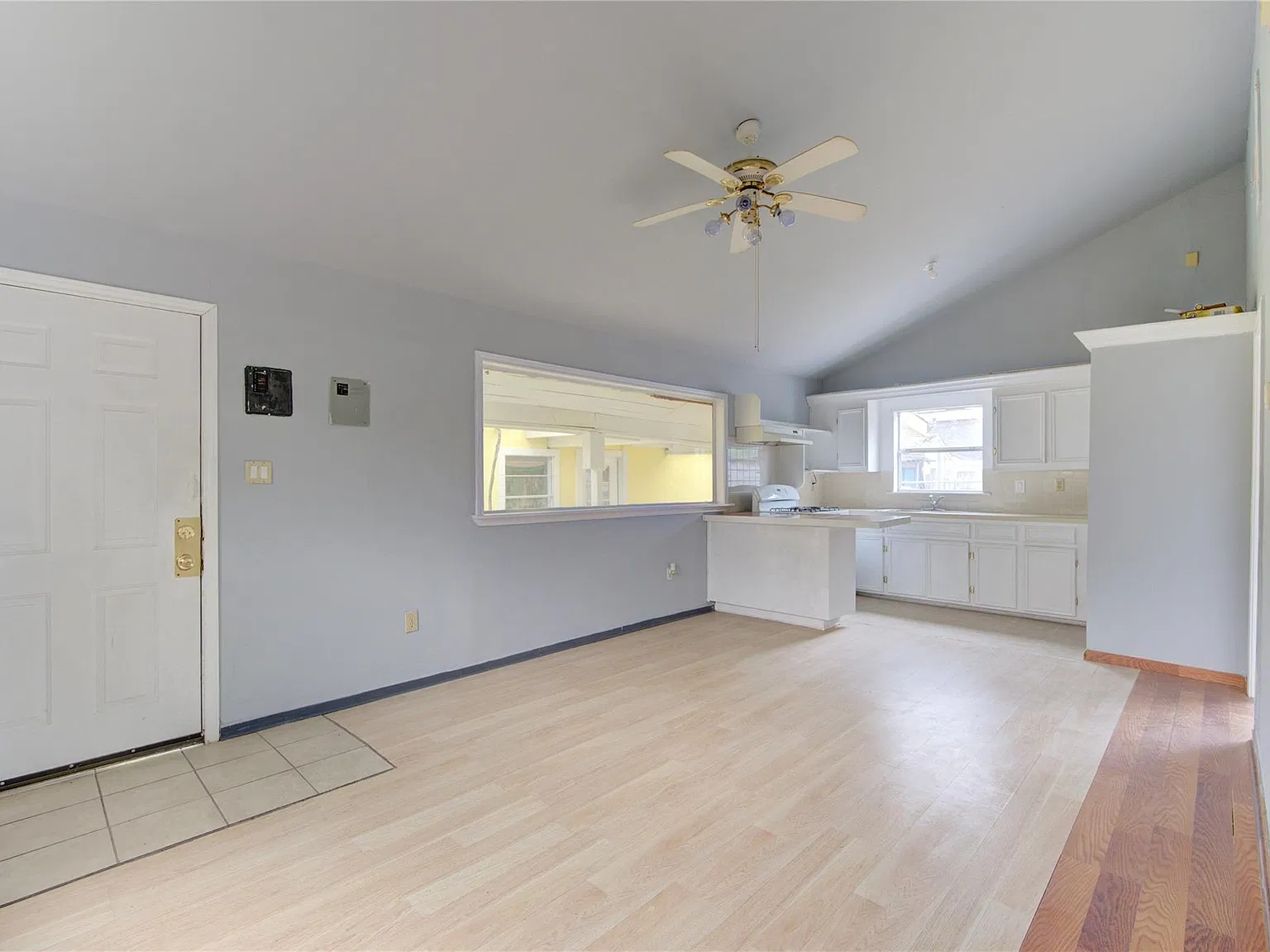 2 bed, 1.0 bath, 950 sqft, $1,150 — Photo 3