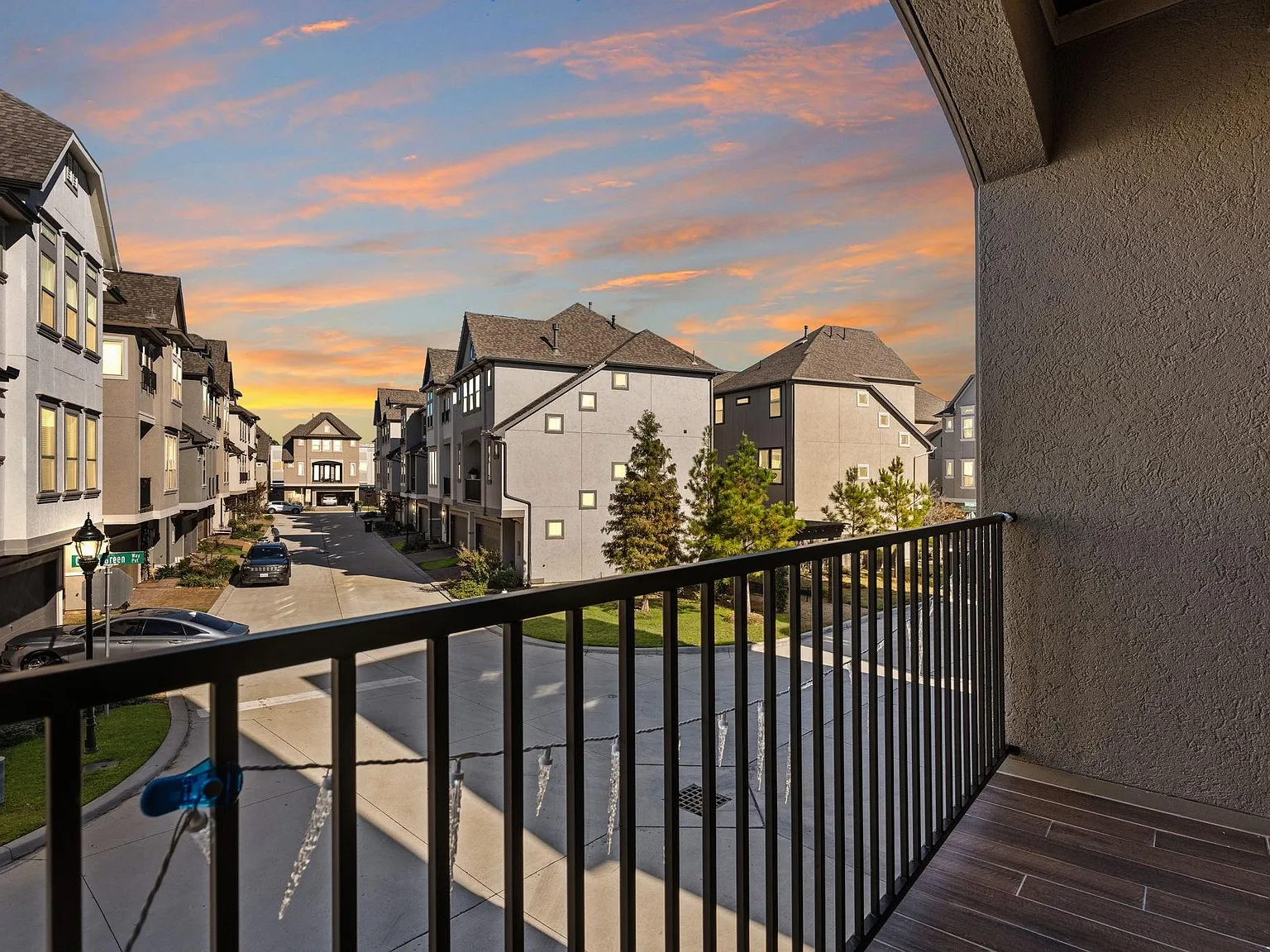 3 bed, 3.5 bath, 2253 sqft, $3,200 — Photo 4