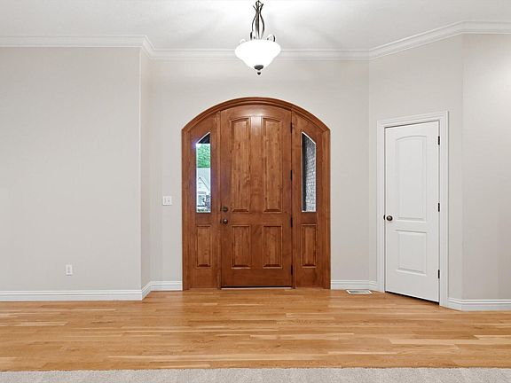 5th image of 4046 E Kensington Street