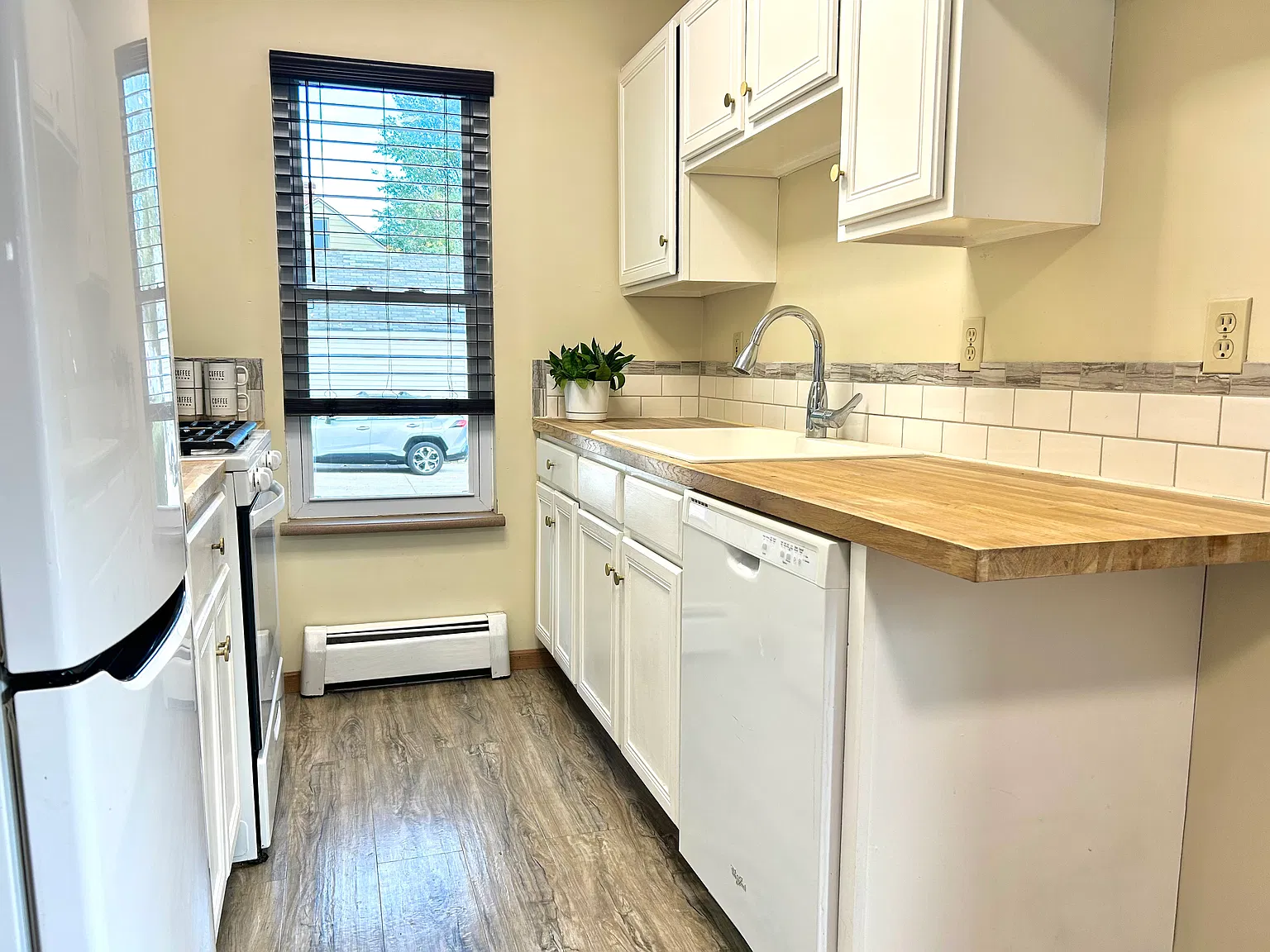 2 bed, 1.5 bath, 960 sqft, $1,795 — Photo 2