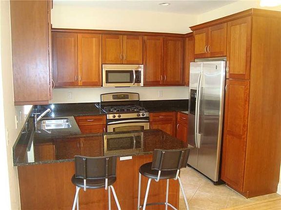 3rd image of 518 NE 7th Ave