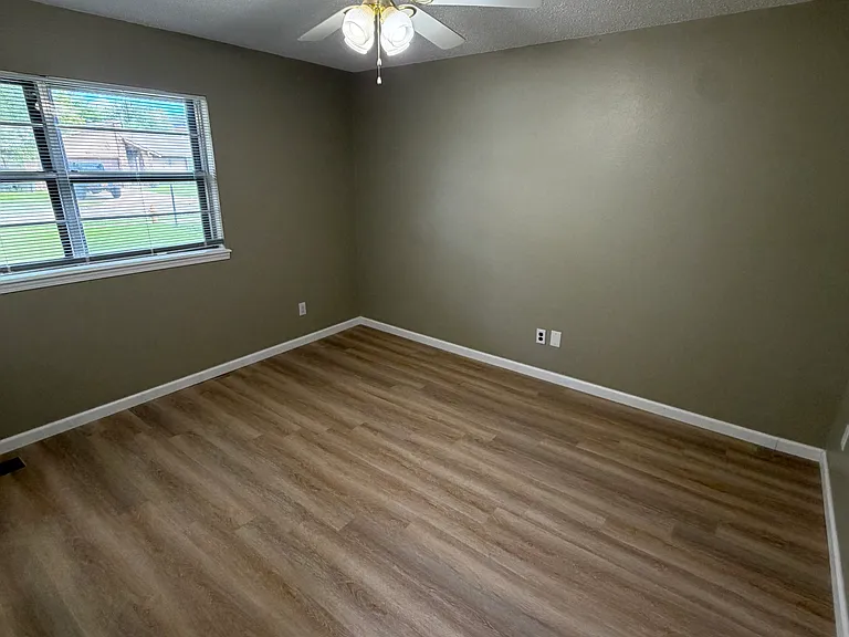718 E Beaver St — Photo 5