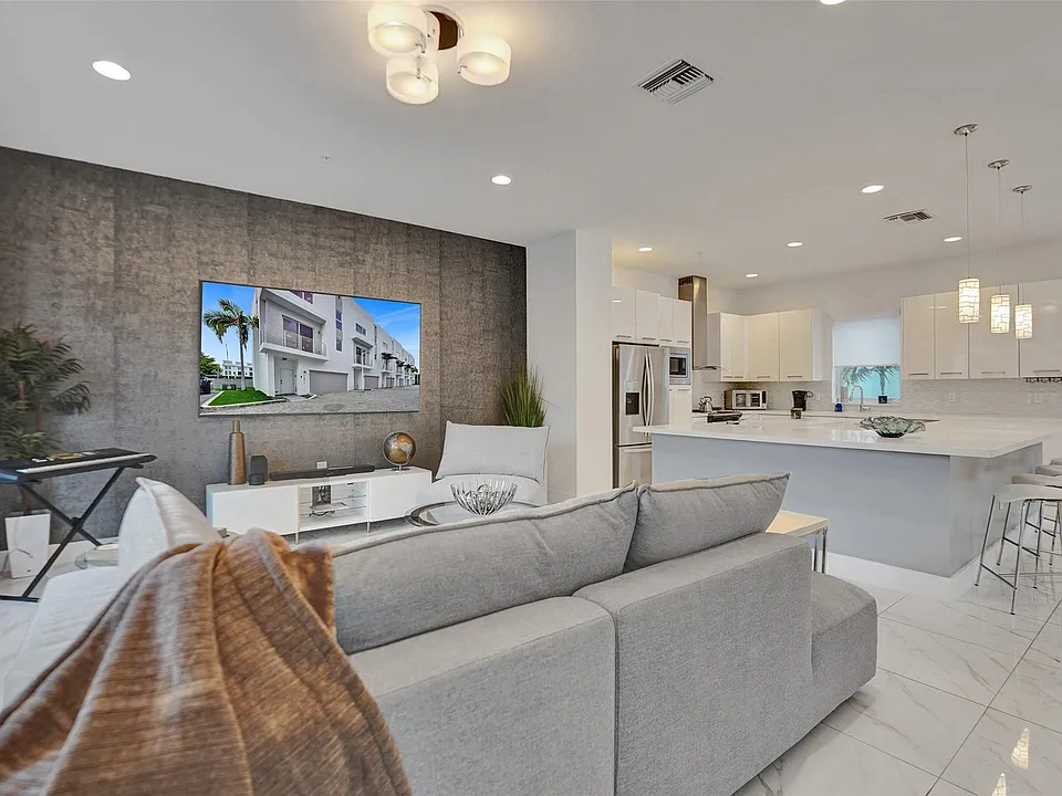 1371 N Ocean Blvd