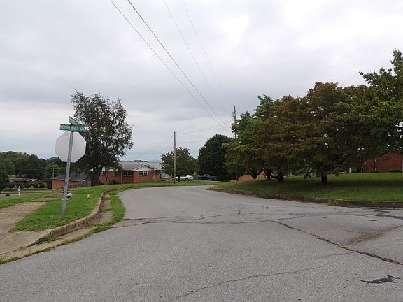 5th image of 613 Wendover Dr