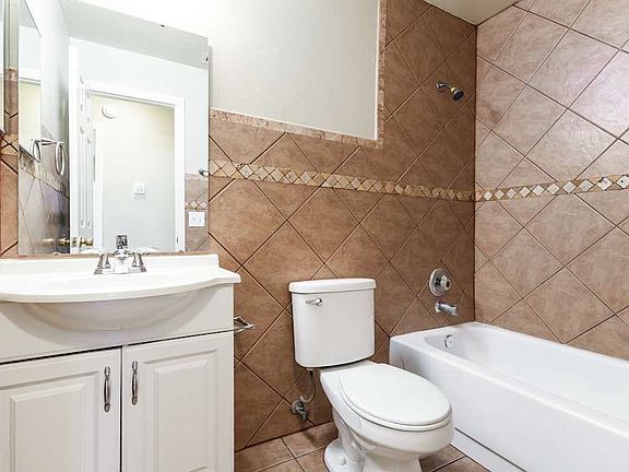 5th image of 13033 Baltimore Woods Ln