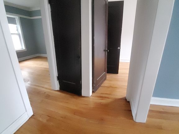 2nd image of 5023 N Winchester 1st Floor