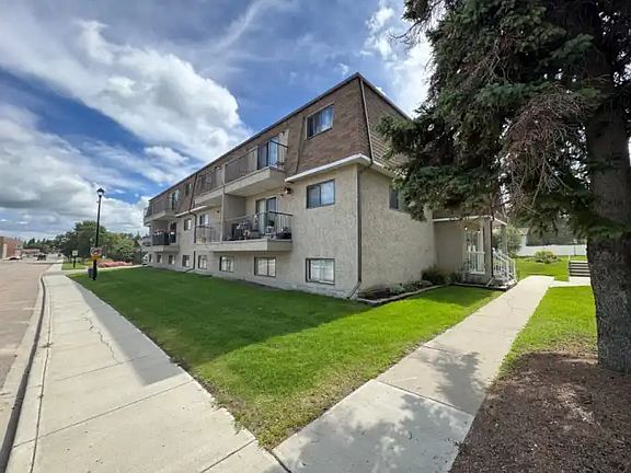 3rd image of 4747 50th St #202
