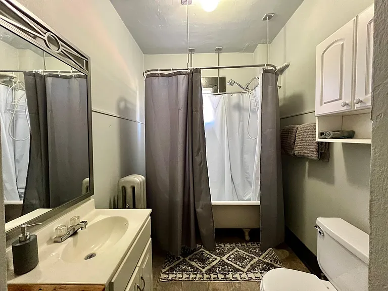 307 W Market St #4 — Photo 8