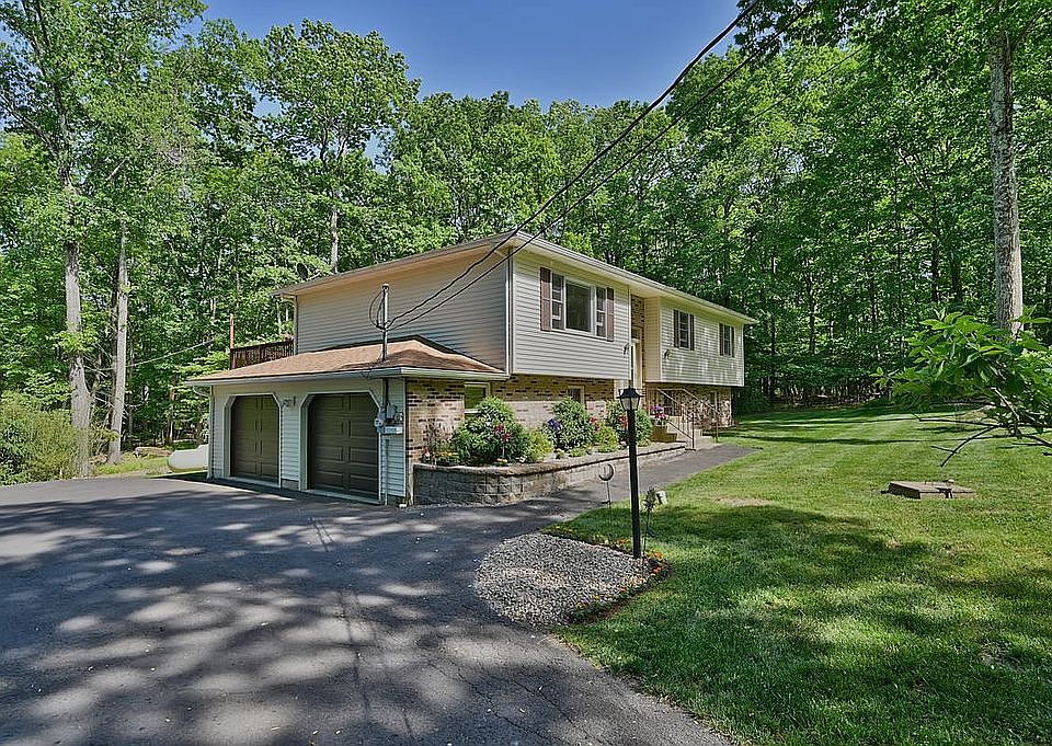 2nd image of 2271 Lake Dr