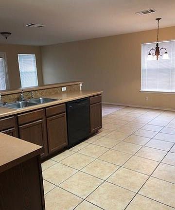 4th image of 302 Bubbling Brook Dr