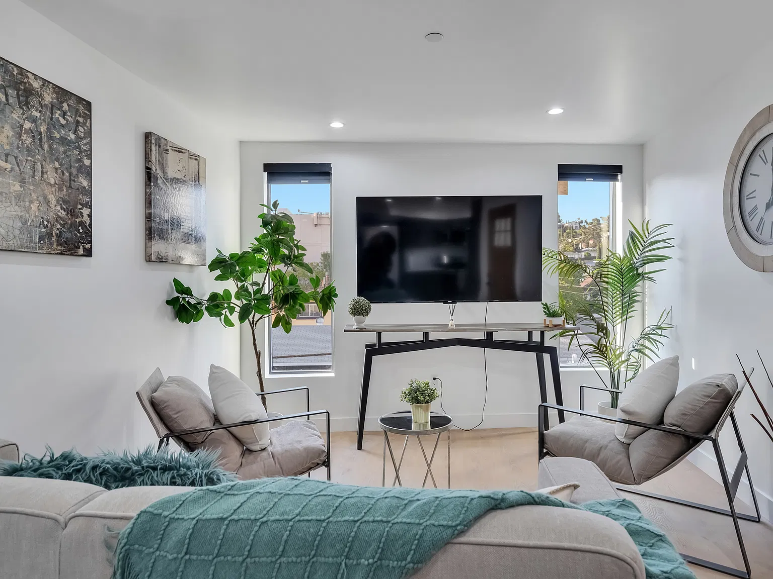 3 bed, 1250 sqft, $5,500 — Photo 1