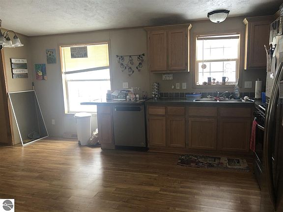 5th image of 2485 White Pine Dr NE