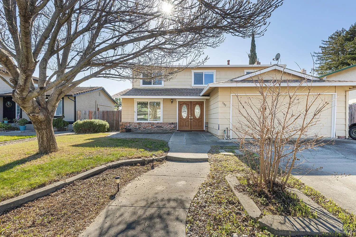 380 Claridge Court photo 1