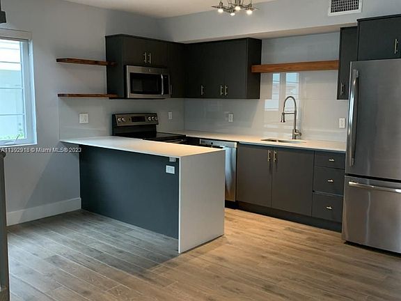 4th image of 1521 Michigan Ave APT 4