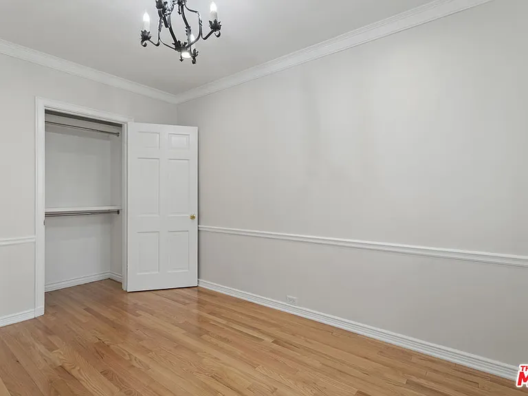 9768 W Olympic Blvd — Photo 16