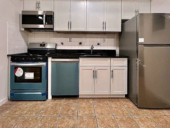2nd image of 208 Meserole St APT 6