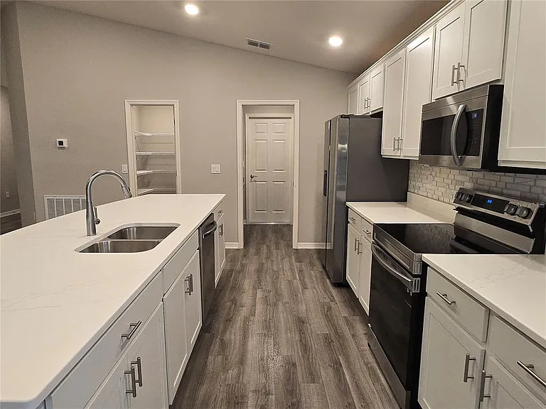 1352 Mountain Flower Ln — Photo 7