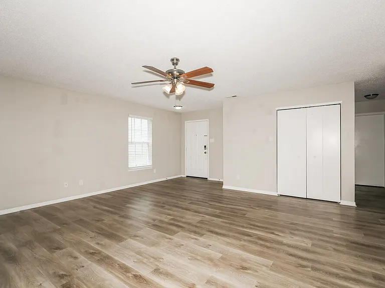 10387 Fairmont Ln — Photo 3