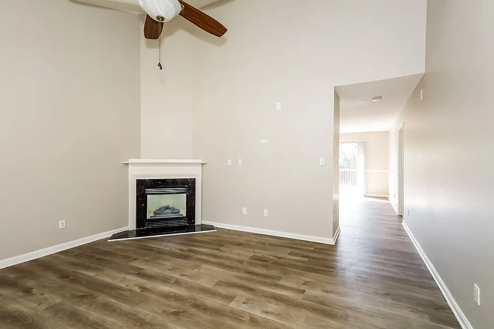 3 bed, 2.0 bath, 1257 sqft, $2,700 — Photo 4