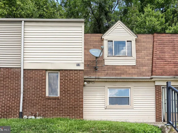 707 Saint Marys Dr, Steelton, PA 17113