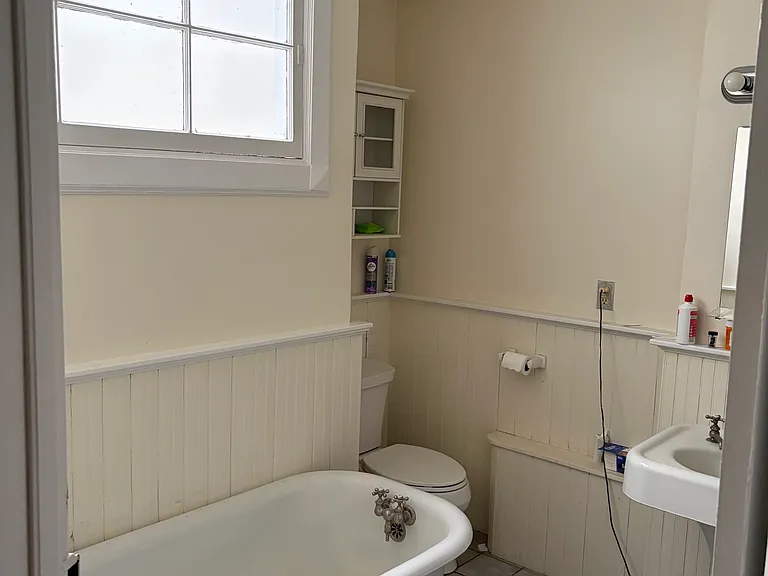 136 Lancaster St — Photo 35
