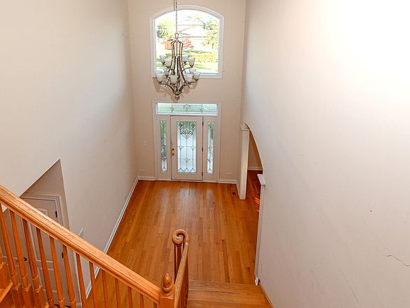 4th image of 2172 Sprucewood Ave
