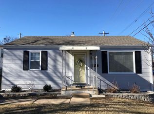 8471 Mackenzie Rd, Saint Louis, MO 63123