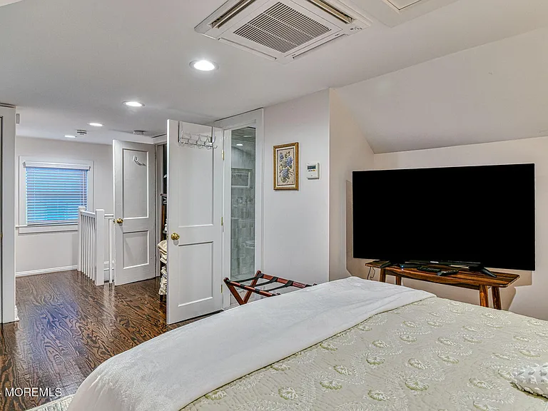 77 Asbury Ave — Photo 31