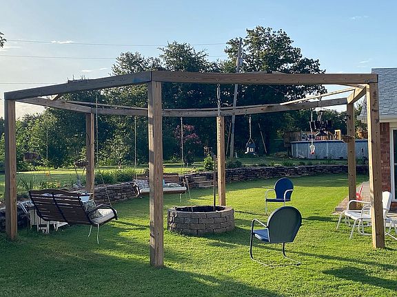 Pergola & fire pit 
