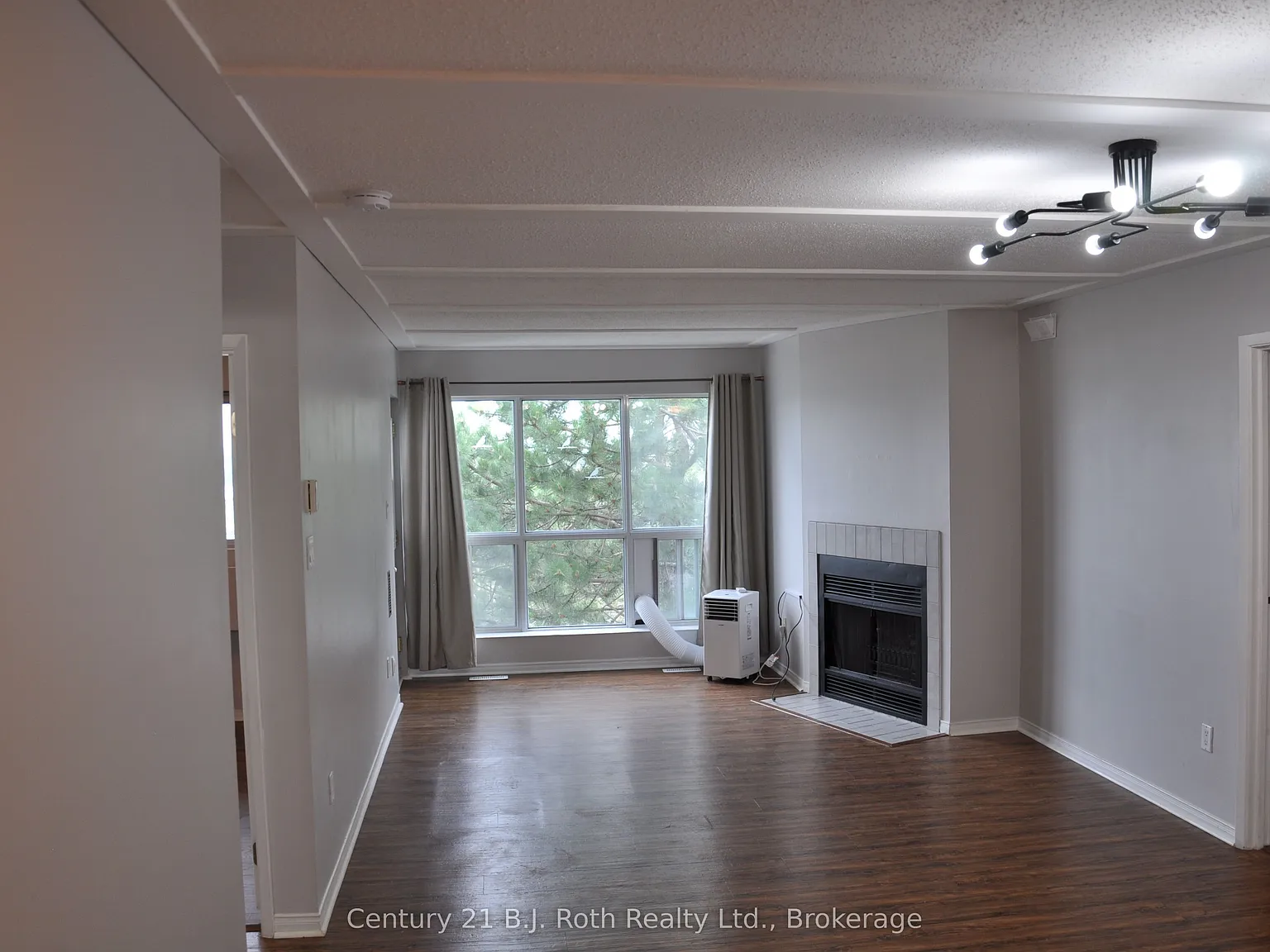 2 bed, $1,900 — Photo 2