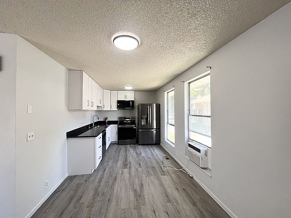 3rd image of 1265 E Crandall Ave #1267