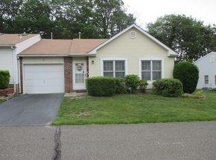 15 Raymond Ct, Lakewood, NJ