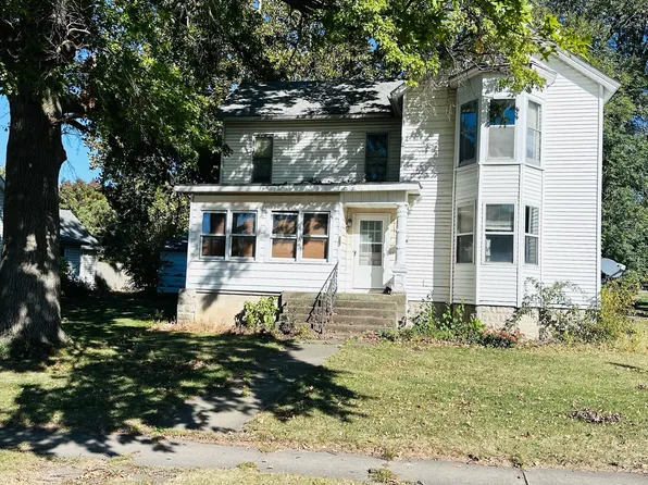 207 E Main St, Colfax, IL 61728