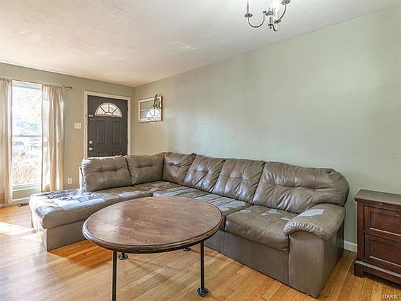 4th image of 4025 Redland Dr