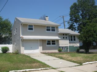 15 Colgan Ave, Carteret, NJ 07008