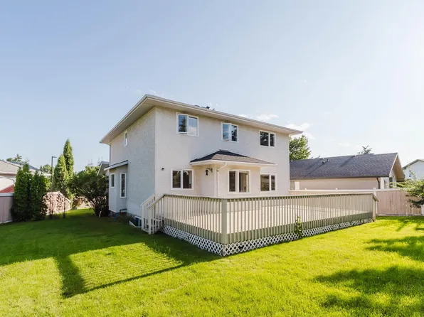 11526 9th Ave NW, Edmonton, AB T6J 6T9