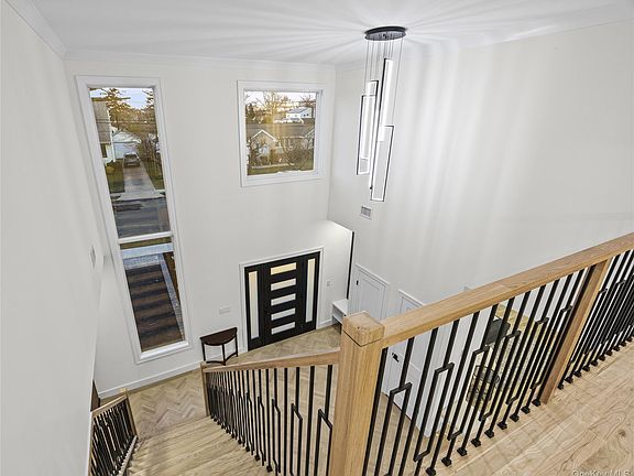 4th image of 2570 Aster Place S