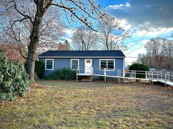 100 Fairview St E, Greenfield, MA 01301