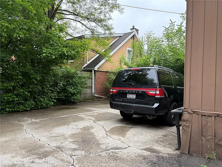 269 Main St W #2f & 3f — Photo 15