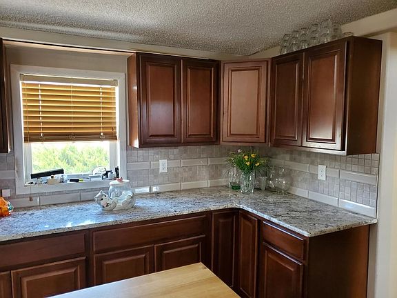 Kitchen. New cab & granite. 