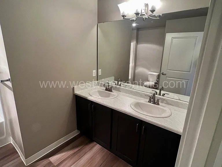 203 E Laurel St — Photo 285