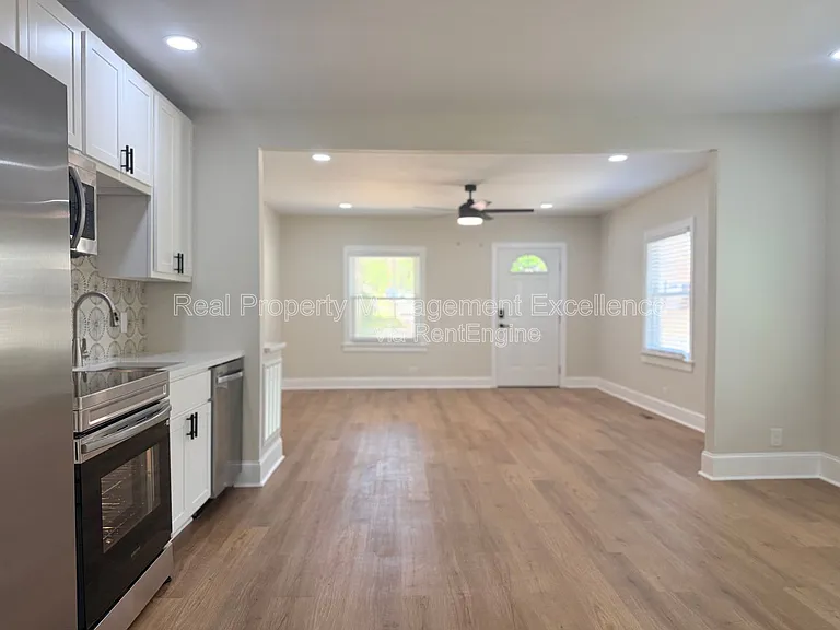 114 E Club Blvd #A — Photo 8